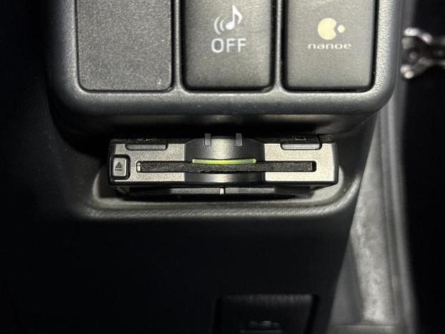 アクア G 純正 SDナビ/ETC/EBD付ABS/横滑り防止装置/アイドリングストップ/バックモニター/ワンセグTV/DVD/エアバッグ 運転席/エアバッグ 助手席/パワーウインドウ/エンジンスタートボタン(25枚目)