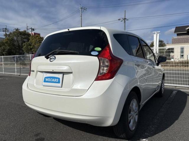 ノート Ｘ　新品タイヤ／保証書／ディスプレイオーディオ／エマージェンシーブレーキ／車線逸脱防止支援システム／Ｂｌｕｅｔｏｏｔｈ接続／ＥＴＣ／ＥＢＤ付ＡＢＳ／横滑り防止装置／アイドリングストップ／エアバッグ　運転席（3枚目）