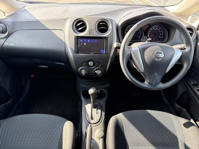 ノート Ｘ　新品タイヤ／保証書／ディスプレイオーディオ／エマージェンシーブレーキ／車線逸脱防止支援システム／Ｂｌｕｅｔｏｏｔｈ接続／ＥＴＣ／ＥＢＤ付ＡＢＳ／横滑り防止装置／アイドリングストップ／エアバッグ　運転席（4枚目）