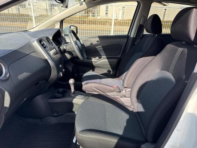 ノート Ｘ　新品タイヤ／保証書／ディスプレイオーディオ／エマージェンシーブレーキ／車線逸脱防止支援システム／Ｂｌｕｅｔｏｏｔｈ接続／ＥＴＣ／ＥＢＤ付ＡＢＳ／横滑り防止装置／アイドリングストップ／エアバッグ　運転席（7枚目）