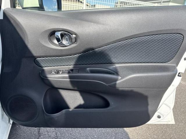 ノート Ｘ　新品タイヤ／保証書／ディスプレイオーディオ／エマージェンシーブレーキ／車線逸脱防止支援システム／Ｂｌｕｅｔｏｏｔｈ接続／ＥＴＣ／ＥＢＤ付ＡＢＳ／横滑り防止装置／アイドリングストップ／エアバッグ　運転席（21枚目）