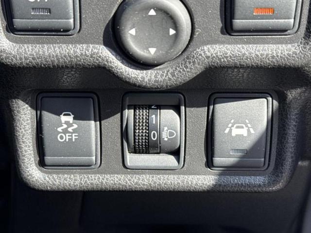 ノート Ｘ　新品タイヤ／保証書／ディスプレイオーディオ／エマージェンシーブレーキ／車線逸脱防止支援システム／Ｂｌｕｅｔｏｏｔｈ接続／ＥＴＣ／ＥＢＤ付ＡＢＳ／横滑り防止装置／アイドリングストップ／エアバッグ　運転席（25枚目）