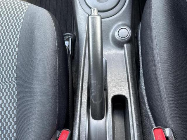 ノート Ｘ　新品タイヤ／保証書／ディスプレイオーディオ／エマージェンシーブレーキ／車線逸脱防止支援システム／Ｂｌｕｅｔｏｏｔｈ接続／ＥＴＣ／ＥＢＤ付ＡＢＳ／横滑り防止装置／アイドリングストップ／エアバッグ　運転席（33枚目）