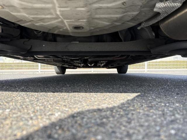 ノート Ｘ　新品タイヤ／保証書／ディスプレイオーディオ／エマージェンシーブレーキ／車線逸脱防止支援システム／Ｂｌｕｅｔｏｏｔｈ接続／ＥＴＣ／ＥＢＤ付ＡＢＳ／横滑り防止装置／アイドリングストップ／エアバッグ　運転席（42枚目）