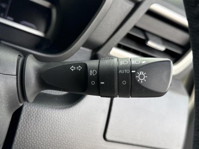 ルーミー カスタムＧ－Ｔ　新品タイヤ／保証書／純正　９インチ　ＳＤナビ／衝突安全装置／両側電動スライドドア／シートヒーター　前席／パノラミックビューモニター／車線逸脱防止支援システム／ドライブレコーダー　社外　全周囲カメラ（16枚目）