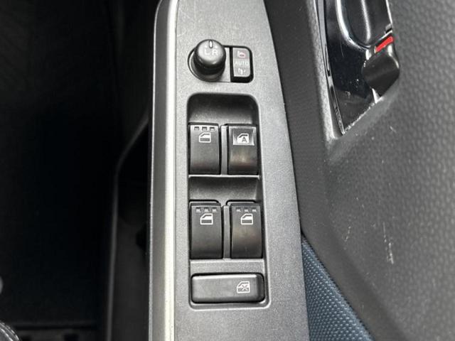 ルーミー カスタムＧ－Ｔ　新品タイヤ／保証書／純正　９インチ　ＳＤナビ／衝突安全装置／両側電動スライドドア／シートヒーター　前席／パノラミックビューモニター／車線逸脱防止支援システム／ドライブレコーダー　社外　全周囲カメラ（30枚目）