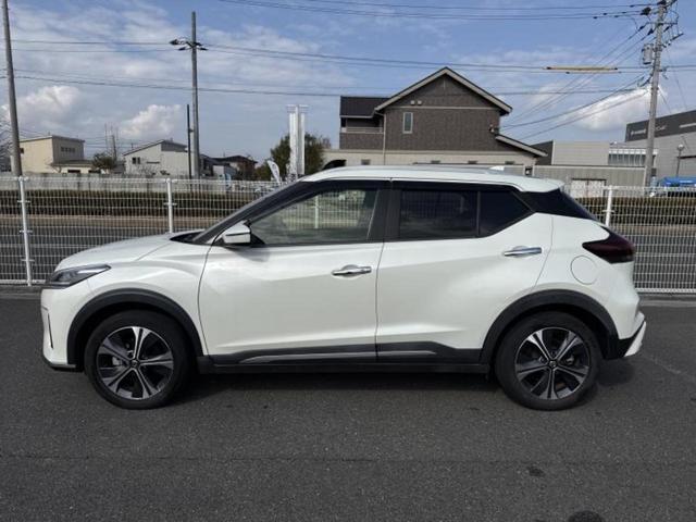 キックス Ｘ　新品タイヤ／保証書／純正　９インチ　ＳＤナビ／エマージェンシーブレーキ／車線逸脱防止支援システム／シート　ハーフレザー／プロパイロット／ヘッドランプ　ＬＥＤ／Ｂｌｕｅｔｏｏｔｈ接続／ＥＴＣ　ＤＶＤ再生（2枚目）