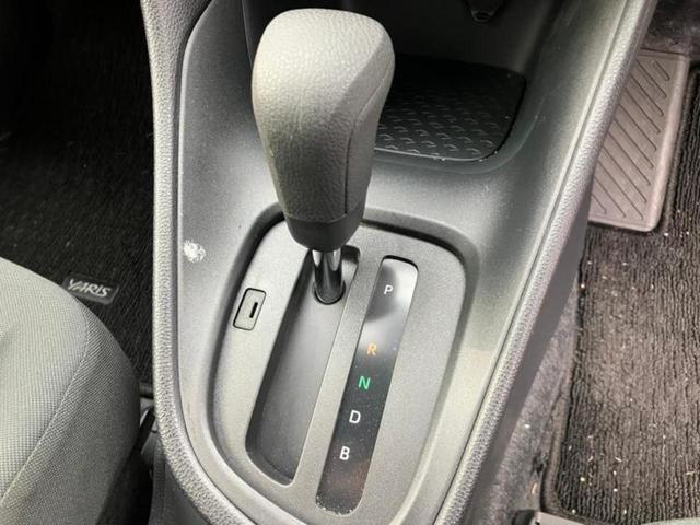 ヤリス Ｘ　保証書／ディスプレイオーディオ＋ナビ／衝突安全装置／車線逸脱防止支援システム／Ｂｌｕｅｔｏｏｔｈ接続／ＥＴＣ／ＥＢＤ付ＡＢＳ／横滑り防止装置／バックモニター／エアバッグ　運転席　衝突被害軽減システム（13枚目）