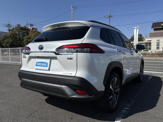 カローラクロス ハイブリッドＺ　新品タイヤ／ガラスルーフ／保証書／ディスプレイオーディオ８インチ／衝突安全装置／シートヒーター／パノラミックビューモニター／車線逸脱防止支援システム／シート　ハーフレザー／電動バックドア　全周囲カメラ（3枚目）