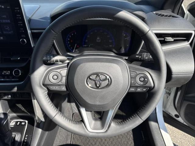 カローラクロス ハイブリッドＺ　新品タイヤ／ガラスルーフ／保証書／ディスプレイオーディオ８インチ／衝突安全装置／シートヒーター／パノラミックビューモニター／車線逸脱防止支援システム／シート　ハーフレザー／電動バックドア　全周囲カメラ（13枚目）