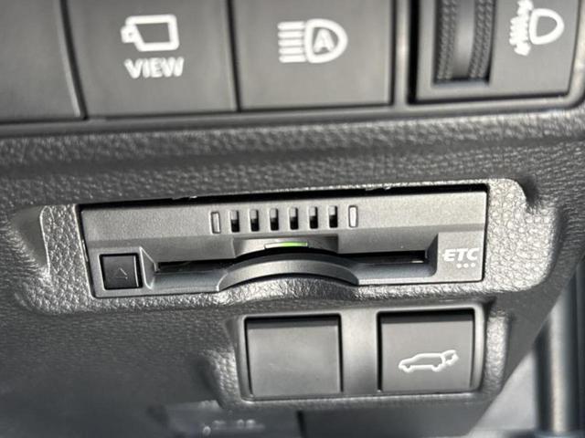 カローラクロス ハイブリッドＺ　新品タイヤ／ガラスルーフ／保証書／ディスプレイオーディオ８インチ／衝突安全装置／シートヒーター／パノラミックビューモニター／車線逸脱防止支援システム／シート　ハーフレザー／電動バックドア　全周囲カメラ（17枚目）