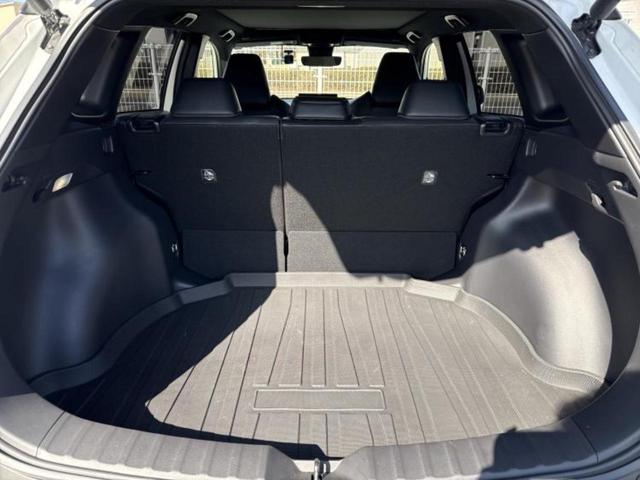 カローラクロス ハイブリッドＺ　新品タイヤ／ガラスルーフ／保証書／ディスプレイオーディオ８インチ／衝突安全装置／シートヒーター／パノラミックビューモニター／車線逸脱防止支援システム／シート　ハーフレザー／電動バックドア　全周囲カメラ（19枚目）