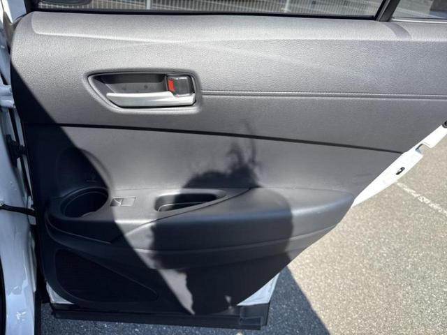 カローラクロス ハイブリッドＺ　新品タイヤ／ガラスルーフ／保証書／ディスプレイオーディオ８インチ／衝突安全装置／シートヒーター／パノラミックビューモニター／車線逸脱防止支援システム／シート　ハーフレザー／電動バックドア　全周囲カメラ（22枚目）