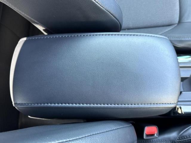 カローラクロス ハイブリッドＺ　新品タイヤ／ガラスルーフ／保証書／ディスプレイオーディオ８インチ／衝突安全装置／シートヒーター／パノラミックビューモニター／車線逸脱防止支援システム／シート　ハーフレザー／電動バックドア　全周囲カメラ（31枚目）