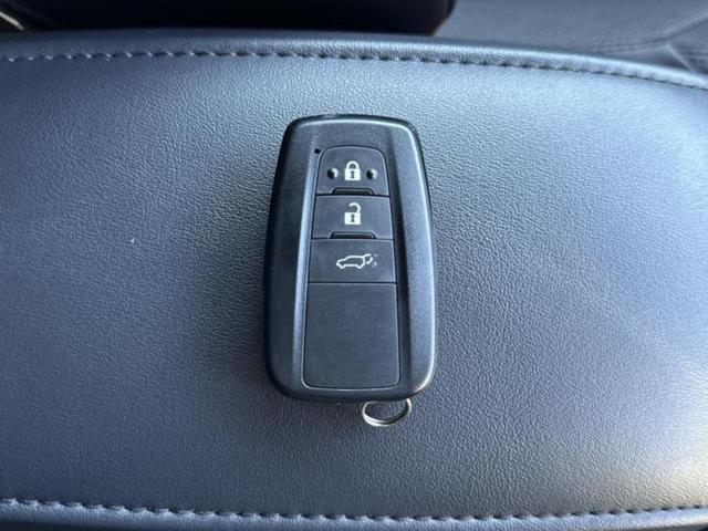 カローラクロス ハイブリッドＺ　新品タイヤ／ガラスルーフ／保証書／ディスプレイオーディオ８インチ／衝突安全装置／シートヒーター／パノラミックビューモニター／車線逸脱防止支援システム／シート　ハーフレザー／電動バックドア　全周囲カメラ（34枚目）