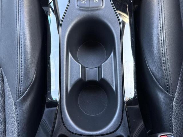 カローラクロス ハイブリッドＺ　新品タイヤ／ガラスルーフ／保証書／ディスプレイオーディオ８インチ／衝突安全装置／シートヒーター／パノラミックビューモニター／車線逸脱防止支援システム／シート　ハーフレザー／電動バックドア　全周囲カメラ（36枚目）