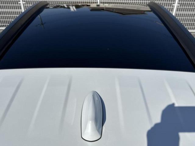 カローラクロス ハイブリッドＺ　新品タイヤ／ガラスルーフ／保証書／ディスプレイオーディオ８インチ／衝突安全装置／シートヒーター／パノラミックビューモニター／車線逸脱防止支援システム／シート　ハーフレザー／電動バックドア　全周囲カメラ（48枚目）