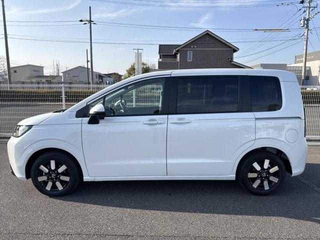 フリード ｅＨＥＶエアーＥＸ　保証書／純正　１１インチ　ナビ／ホンダセンシング／両側電動スライドドア／シートヒーター　前席／車線逸脱防止支援システム／登録済未使用車／ヘッドランプ　ＬＥＤ／Ｂｌｕｅｔｏｏｔｈ接続／ＥＢＤ付ＡＢＳ（2枚目）