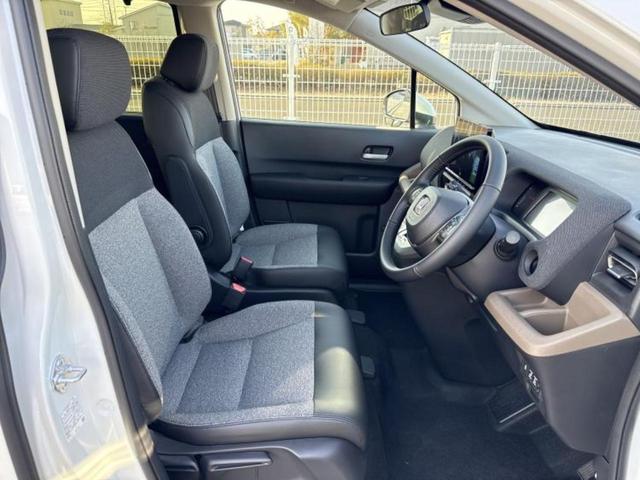 フリード ｅＨＥＶエアーＥＸ　保証書／純正　１１インチ　ナビ／ホンダセンシング／両側電動スライドドア／シートヒーター　前席／車線逸脱防止支援システム／登録済未使用車／ヘッドランプ　ＬＥＤ／Ｂｌｕｅｔｏｏｔｈ接続／ＥＢＤ付ＡＢＳ（4枚目）