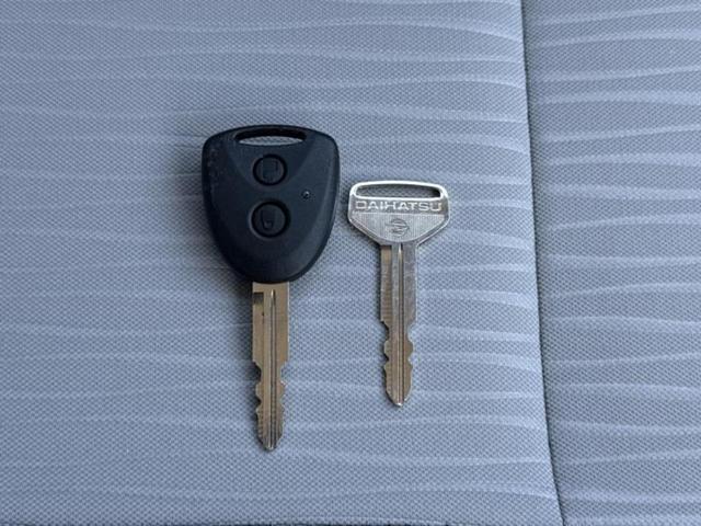 ミライース L SA3 新品タイヤ/保証書/スマートアシスト(トヨタ・ダイハツ)/EBD付ABS/横滑り防止装置/アイドリングストップ/禁煙車/エアバッグ 運転席/エアバッグ 助手席/パワーウインドウ/パワーステアリング(28枚目)