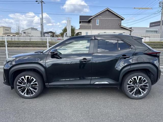 ヤリスクロス ハイブリッドＺ　保証書／ディスプレイオーディオ９インチ／衝突安全装置／シートヒーター　前席／パノラミックビューモニター／車線逸脱防止支援システム／シート　ハーフレザー／ヘッドランプ　ＬＥＤ／ＵＳＢジャック　電動シート（2枚目）