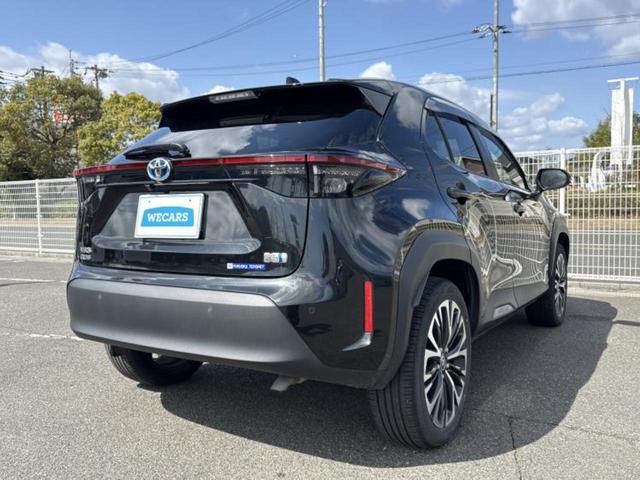 ヤリスクロス ハイブリッドＺ　保証書／ディスプレイオーディオ９インチ／衝突安全装置／シートヒーター　前席／パノラミックビューモニター／車線逸脱防止支援システム／シート　ハーフレザー／ヘッドランプ　ＬＥＤ／ＵＳＢジャック　電動シート（3枚目）