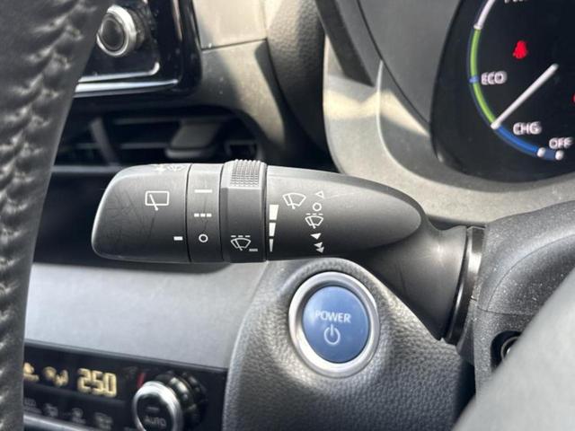 ヤリスクロス ハイブリッドＺ　保証書／ディスプレイオーディオ９インチ／衝突安全装置／シートヒーター　前席／パノラミックビューモニター／車線逸脱防止支援システム／シート　ハーフレザー／ヘッドランプ　ＬＥＤ／ＵＳＢジャック　電動シート（16枚目）