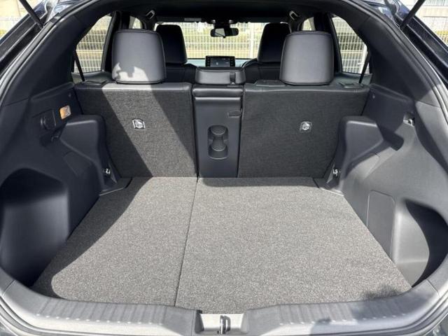 ヤリスクロス ハイブリッドＺ　保証書／ディスプレイオーディオ９インチ／衝突安全装置／シートヒーター　前席／パノラミックビューモニター／車線逸脱防止支援システム／シート　ハーフレザー／ヘッドランプ　ＬＥＤ／ＵＳＢジャック　電動シート（19枚目）