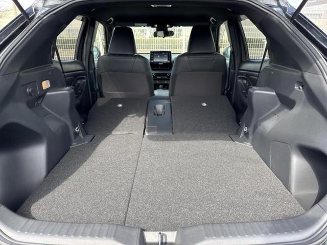 ヤリスクロス ハイブリッドＺ　保証書／ディスプレイオーディオ９インチ／衝突安全装置／シートヒーター　前席／パノラミックビューモニター／車線逸脱防止支援システム／シート　ハーフレザー／ヘッドランプ　ＬＥＤ／ＵＳＢジャック　電動シート（20枚目）