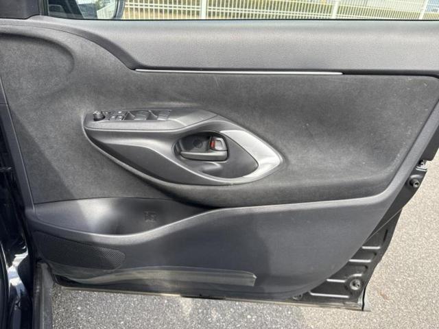 ヤリスクロス ハイブリッドＺ　保証書／ディスプレイオーディオ９インチ／衝突安全装置／シートヒーター　前席／パノラミックビューモニター／車線逸脱防止支援システム／シート　ハーフレザー／ヘッドランプ　ＬＥＤ／ＵＳＢジャック　電動シート（21枚目）