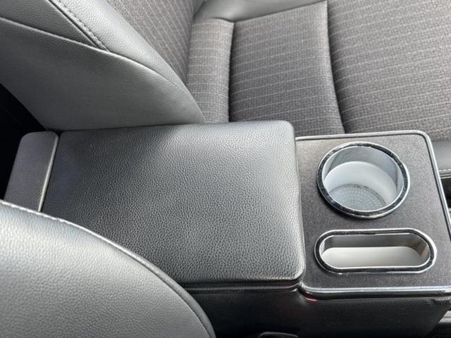 ヤリスクロス ハイブリッドＺ　保証書／ディスプレイオーディオ９インチ／衝突安全装置／シートヒーター　前席／パノラミックビューモニター／車線逸脱防止支援システム／シート　ハーフレザー／ヘッドランプ　ＬＥＤ／ＵＳＢジャック　電動シート（30枚目）