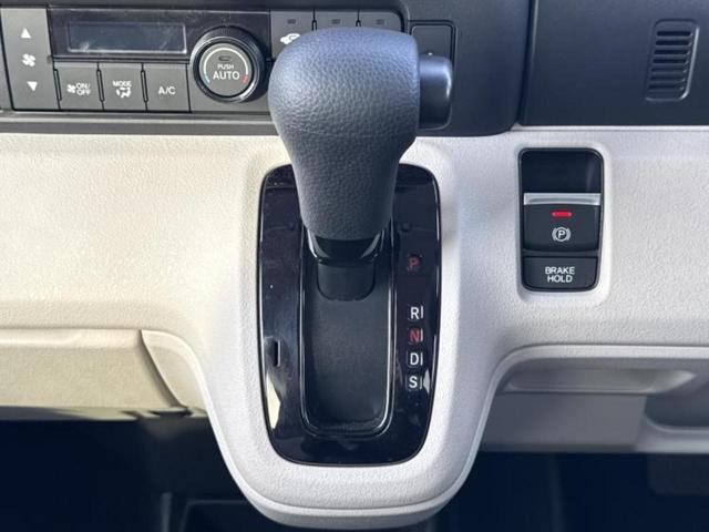 Ｎ－ＢＯＸ ヒョウジュン　保証書／ホンダセンシング／電動スライドドア／シートヒーター　前席／車線逸脱防止支援システム／ヘッドランプ　ＬＥＤ／横滑り防止装置／バックモニター／禁煙車／パワーウインドウ／エンジンスタートボタン（13枚目）