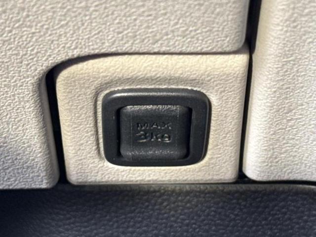 Ｎ－ＢＯＸ ヒョウジュン　保証書／ホンダセンシング／電動スライドドア／シートヒーター　前席／車線逸脱防止支援システム／ヘッドランプ　ＬＥＤ／横滑り防止装置／バックモニター／禁煙車／パワーウインドウ／エンジンスタートボタン（32枚目）