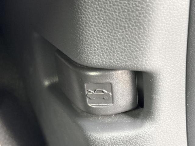 Ｎ－ＢＯＸ ヒョウジュン　保証書／ホンダセンシング／電動スライドドア／シートヒーター　前席／車線逸脱防止支援システム／ヘッドランプ　ＬＥＤ／横滑り防止装置／バックモニター／禁煙車／パワーウインドウ／エンジンスタートボタン（40枚目）