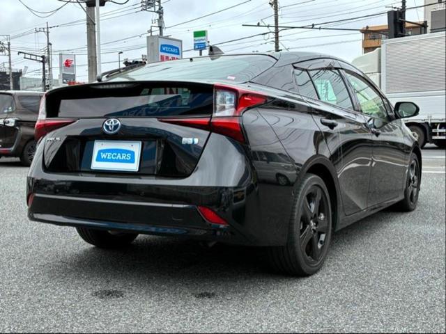 プリウス Ａツーリングセレクションブラックエディション　新品タイヤ／保証書／ディスプレイオーディオ＋ナビ８インチ／衝突安全装置／シートヒーター／パノラミックビューモニター／車線逸脱防止支援システム／シート　合皮／パーキングアシスト　自動操舵　全周囲カメラ（3枚目）