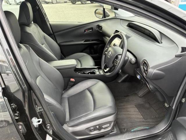 プリウス Ａツーリングセレクションブラックエディション　新品タイヤ／保証書／ディスプレイオーディオ＋ナビ８インチ／衝突安全装置／シートヒーター／パノラミックビューモニター／車線逸脱防止支援システム／シート　合皮／パーキングアシスト　自動操舵　全周囲カメラ（5枚目）