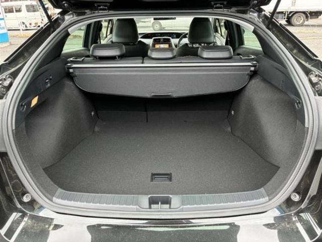 プリウス Ａツーリングセレクションブラックエディション　新品タイヤ／保証書／ディスプレイオーディオ＋ナビ８インチ／衝突安全装置／シートヒーター／パノラミックビューモニター／車線逸脱防止支援システム／シート　合皮／パーキングアシスト　自動操舵　全周囲カメラ（8枚目）