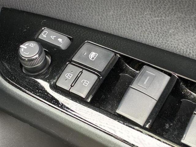 プリウス Ａツーリングセレクションブラックエディション　新品タイヤ／保証書／ディスプレイオーディオ＋ナビ８インチ／衝突安全装置／シートヒーター／パノラミックビューモニター／車線逸脱防止支援システム／シート　合皮／パーキングアシスト　自動操舵　全周囲カメラ（17枚目）