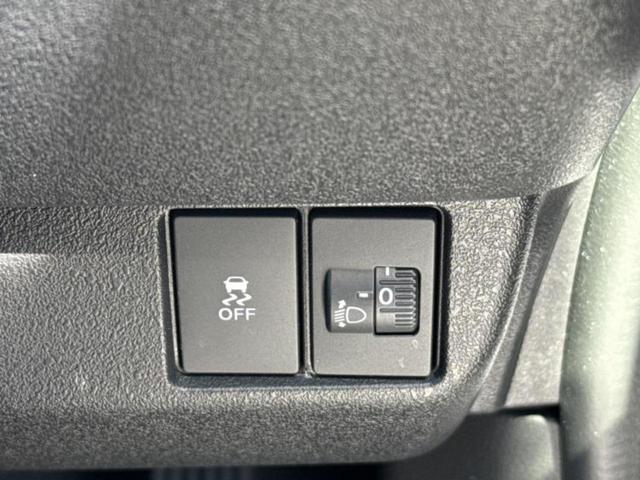 N-BOXカスタム ヒョウジュン 保証書/ホンダセンシング/電動スライドドア/シートヒーター 前席/車線逸脱防止支援システム/ヘッドランプ LED/EBD付ABS/横滑り防止装置/アイドリングストップ/禁煙車/エアバッグ 運転席(17枚目)