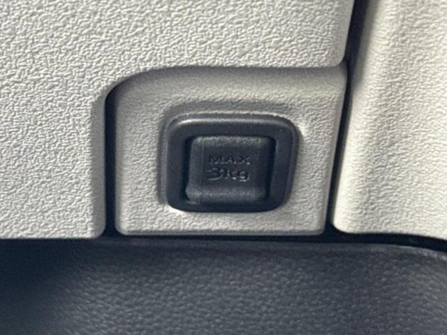 Ｎ－ＢＯＸ ヒョウジュン　保証書／ホンダセンシング／電動スライドドア／車線逸脱防止支援システム／ヘッドランプ　ＬＥＤ／ＥＢＤ付ＡＢＳ／横滑り防止装置／アイドリングストップ／禁煙車／エアバッグ　運転席／エアバッグ　助手席（32枚目）