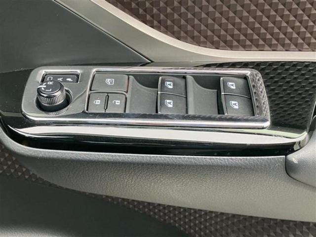 Ｃ－ＨＲ Ｇ　純正エアロ／保証書／純正　９インチ　ＳＤナビ／衝突安全装置／シートヒーター／車線逸脱防止支援システム／シート　ハーフレザー／ドライブレコーダー　社外／ヘッドランプ　ＬＥＤ／Ｂｌｕｅｔｏｏｔｈ接続（13枚目）