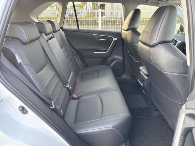 RAV4 4WD G Zパッケージ 純正エアロ/保証書/純正 10インチ SDナビ/トヨタセーフティセンス/シートヒーター/パノラミックビューモニター/車線逸脱防止支援システム/シート 合皮/電動バックドア/ヘッドランプ LED 4WD(6枚目)
