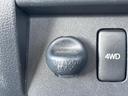 ４ＷＤ　ＴＢスマートアシスト　新品タイヤ／保証書／衝突安全装置／車線逸脱防止支援システム／ＥＢＤ付ＡＢＳ／横滑り防止装置／エアバッグ　運転席／パワーステアリング／マニュアルエアコン／取扱説明書／アクセサリーソケット　４ＷＤ（29枚目）