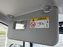 WECARSの展示場では実際に見て、触ってお車をお選びいただけます!知識の豊富な営業スタッフが様々なカーライフをご提案いたします!