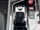 スムーズなシフトチェンジで、快適なドライブをサポート。操作感も良く、運転の楽しさを向上させます。こだわりのデザインです。