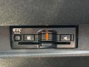 ETC車載器を備えており、ETCカードを利用した料金所の通過に便利です。高速道路や有料道路を利用する機会のある方にうれしい装備で、お出かけ時の移動をサポートします。
