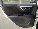 窓からの視界を保ちながら、落ち着いた色柄が車内を整えます。同乗者にも親しみやすく、乗り降りの場面で使いやすい印象です。◆画像認識AIによる推定であり実際と異なる場合があります。