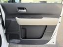 濃色と明るい色のコントラストが車内に落ち着きを添え、窓まわりもすっきり。乗り降りの際にも目に留まる内装です。◆画像認識ＡＩによる推定であり実際と異なる場合があります。