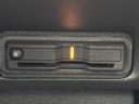 ＥＴＣ車載器を備えており、対応する料金所ではＥＴＣを利用して通過できます。現金の受け渡しを省けるため、高速道路や有料道路を利用する機会の多い方に便利な装備です。