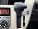 シフト位置が表示されており、運転席から選択位置を確認しやすい配置です。操作部が手元にまとまり、日々の運転で迷いにくく、駐車や発進時の操作をスムーズに行えます。